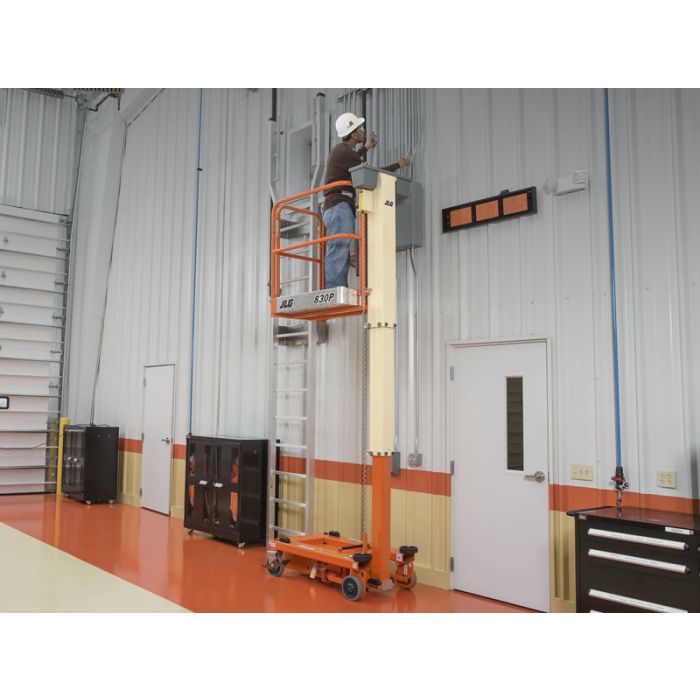 JLG 830P 8'2