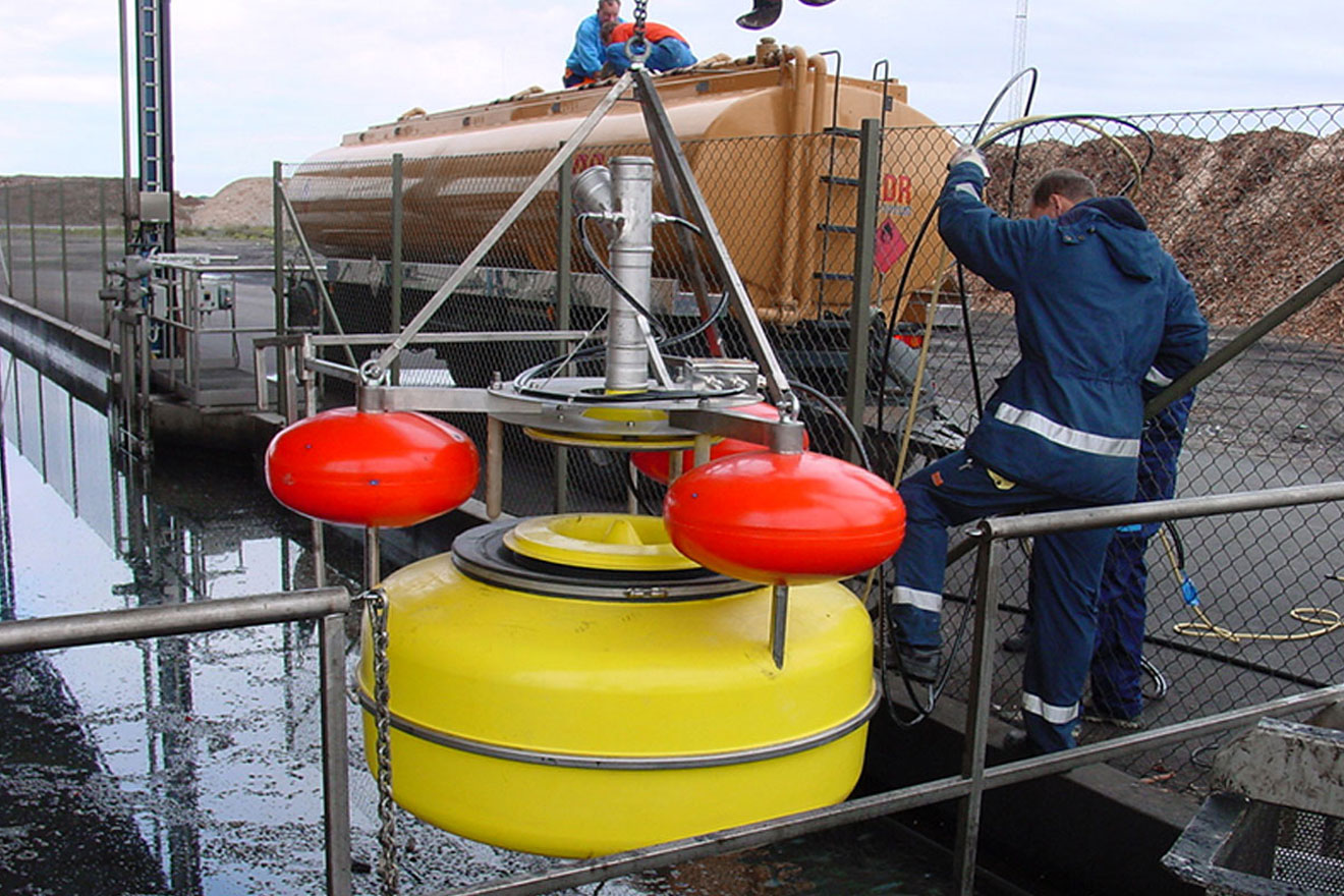 a photo of an UltraTech Ultra-SurfCleaner